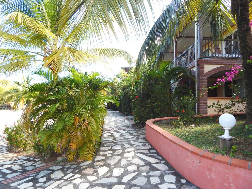 Hotel Cap Macabou Ле-Воклен Экстерьер фото