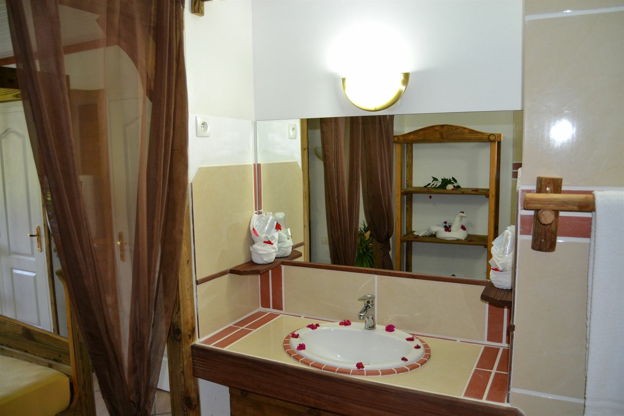 Hotel Cap Macabou Ле-Воклен Экстерьер фото