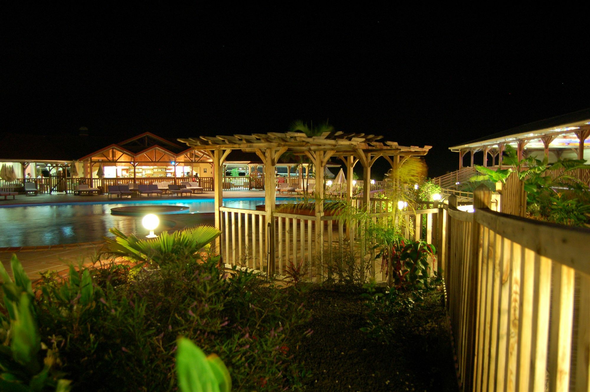 Hotel Cap Macabou Ле-Воклен Экстерьер фото